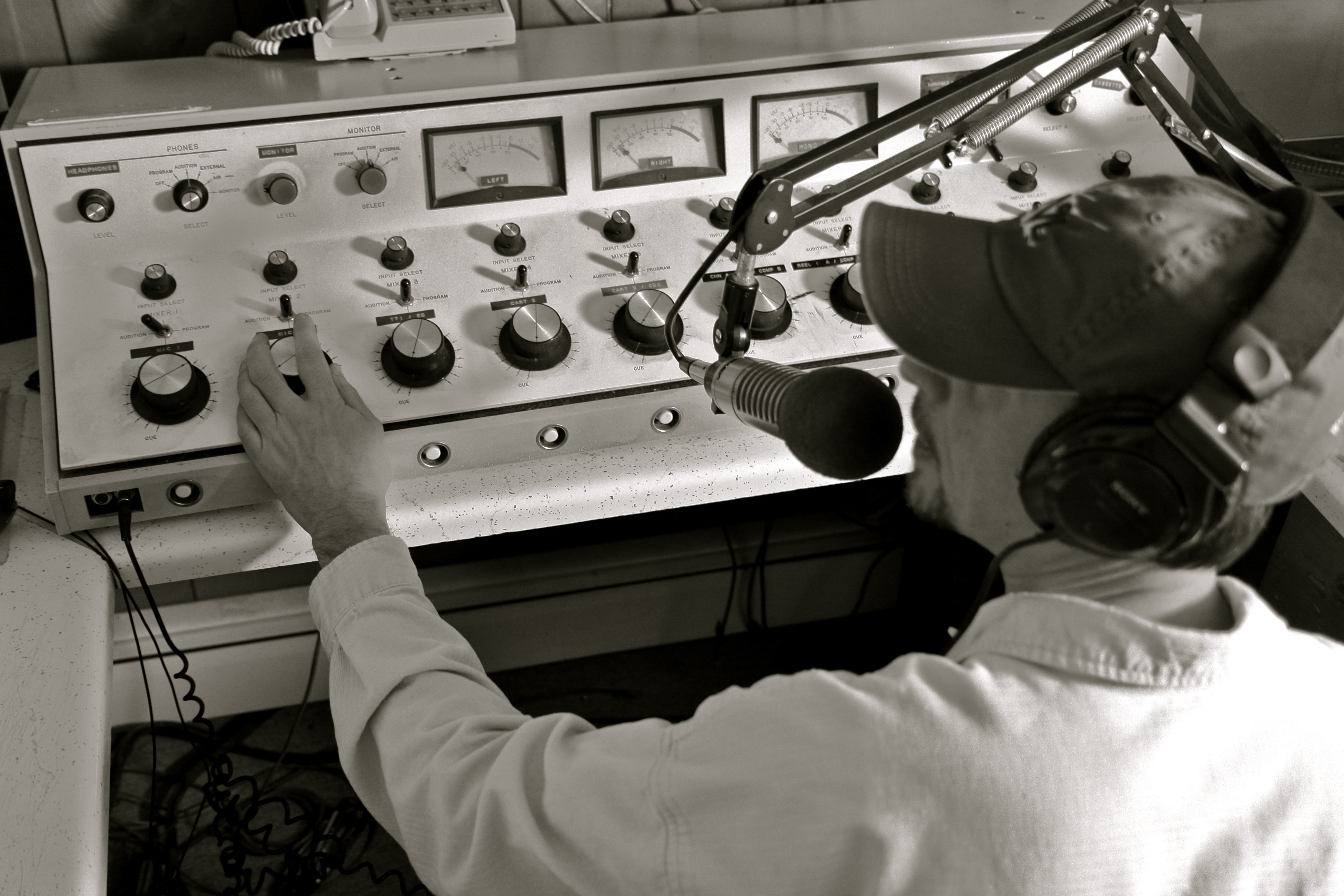 WCDO broadcast console, Sidney NY